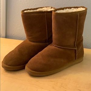Winter boots, very similar to Uggs!